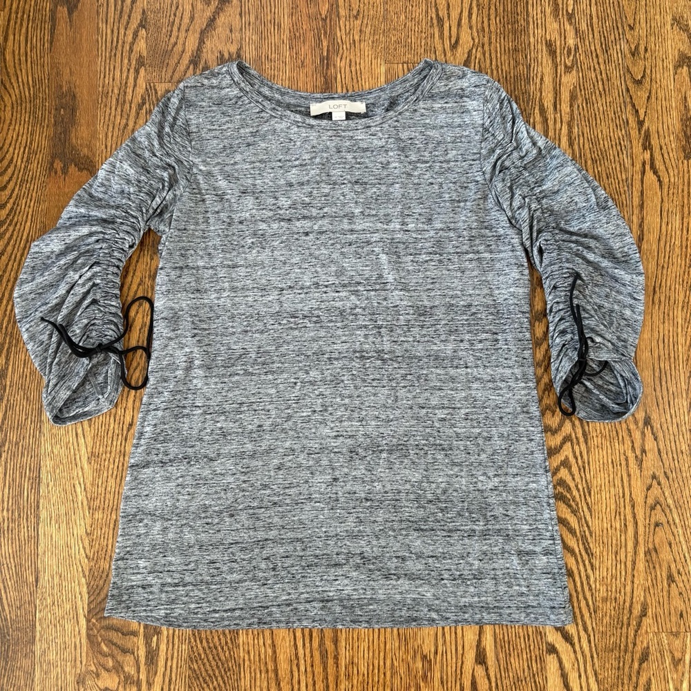 LOFT grey scrunch sleeve tee
